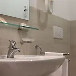 Majesty باري