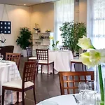 Majesty 4* باري