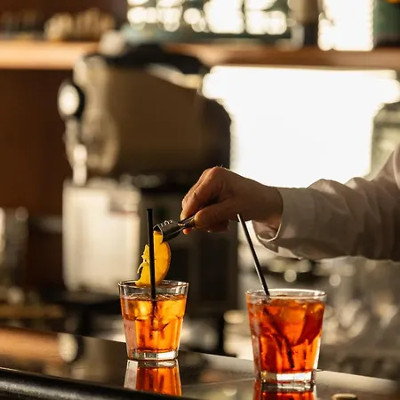 Majesty 4* باري
