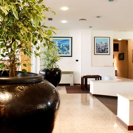 Majesty 4* باري
