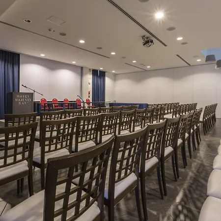 Majesty 4* Bari